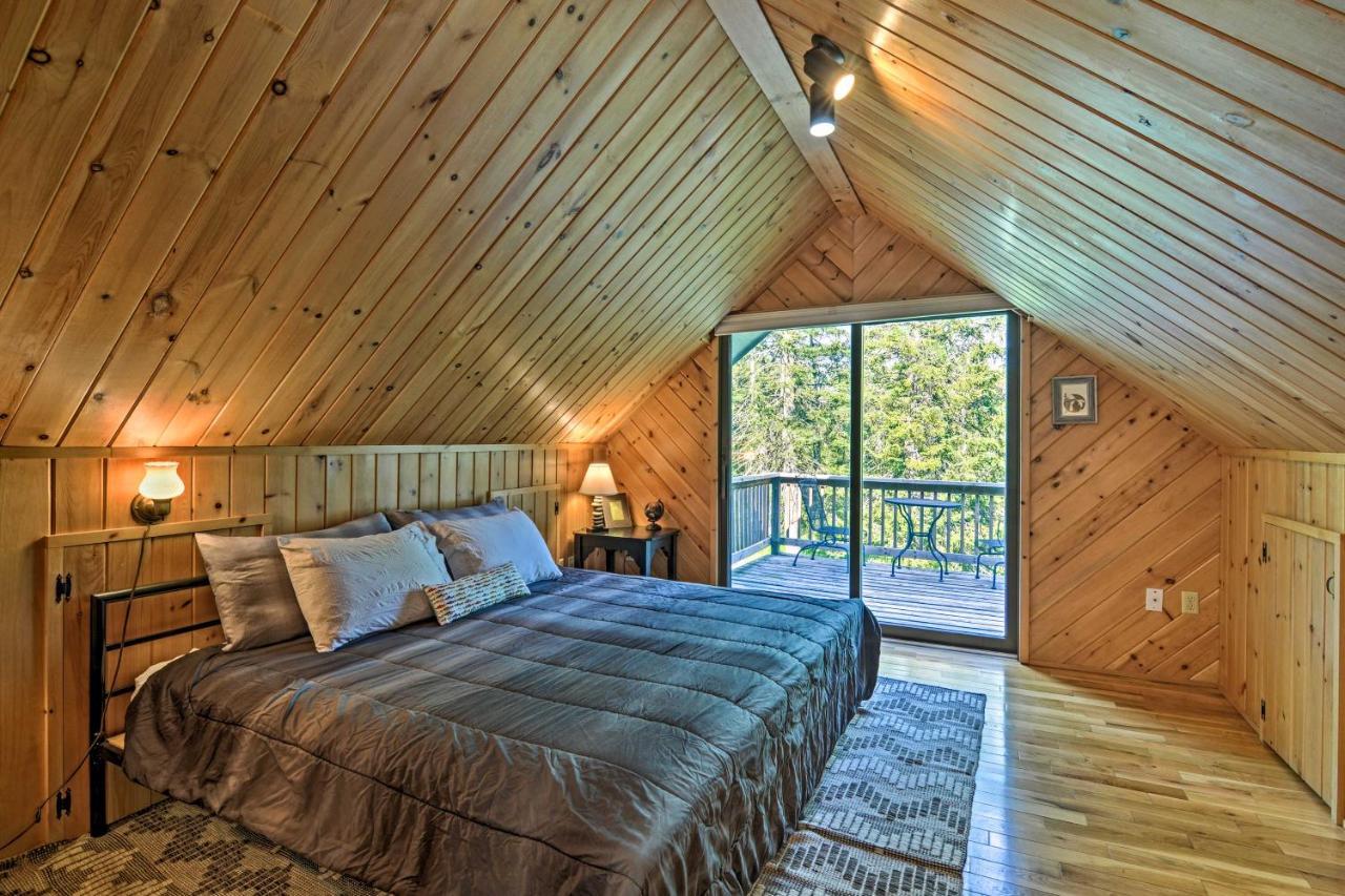 Riverfront Traverse City Cabin Fish, Kayak And Tube Exterior photo