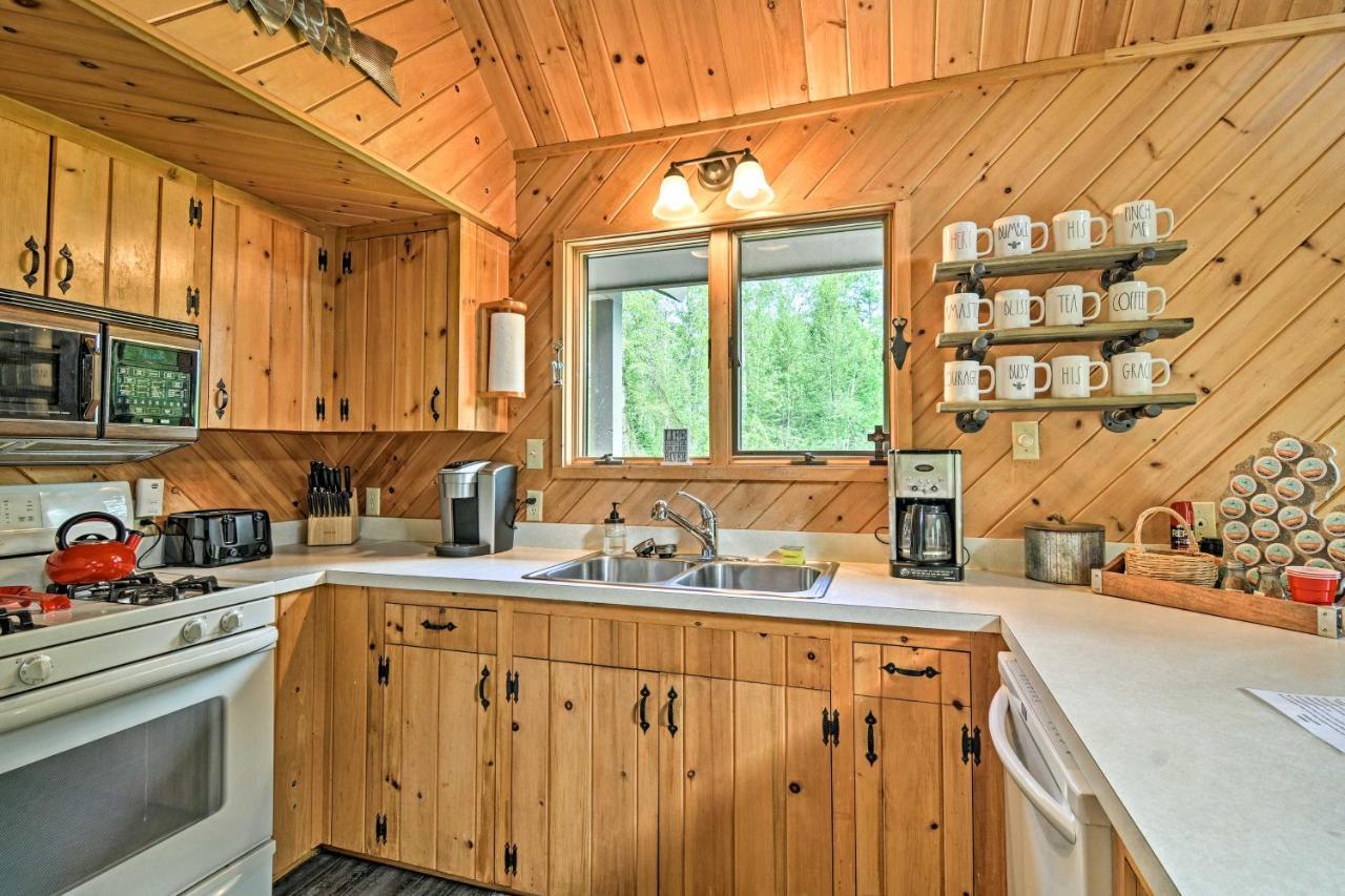 Riverfront Traverse City Cabin Fish, Kayak And Tube Exterior photo
