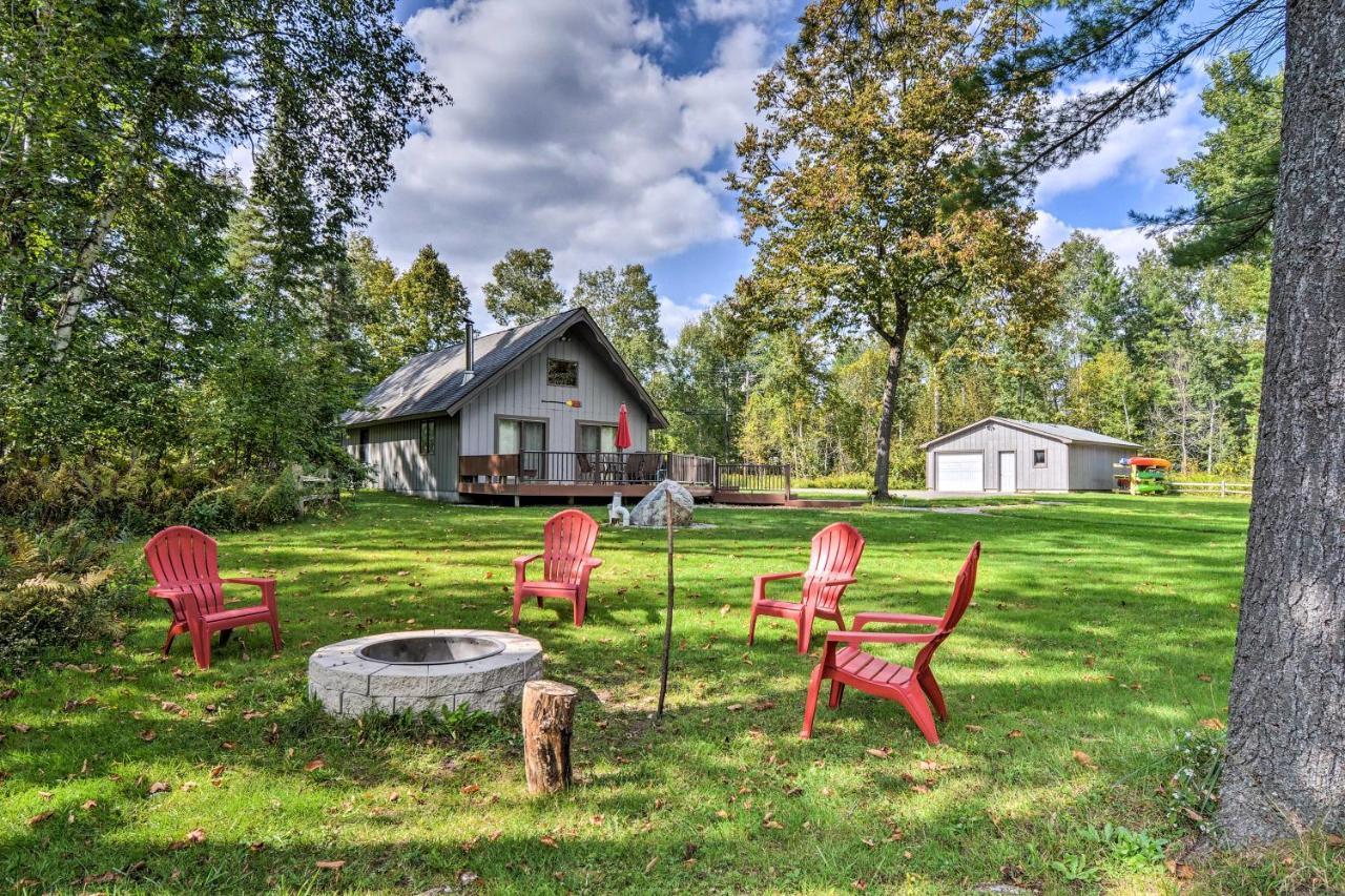 Riverfront Traverse City Cabin Fish, Kayak And Tube Exterior photo