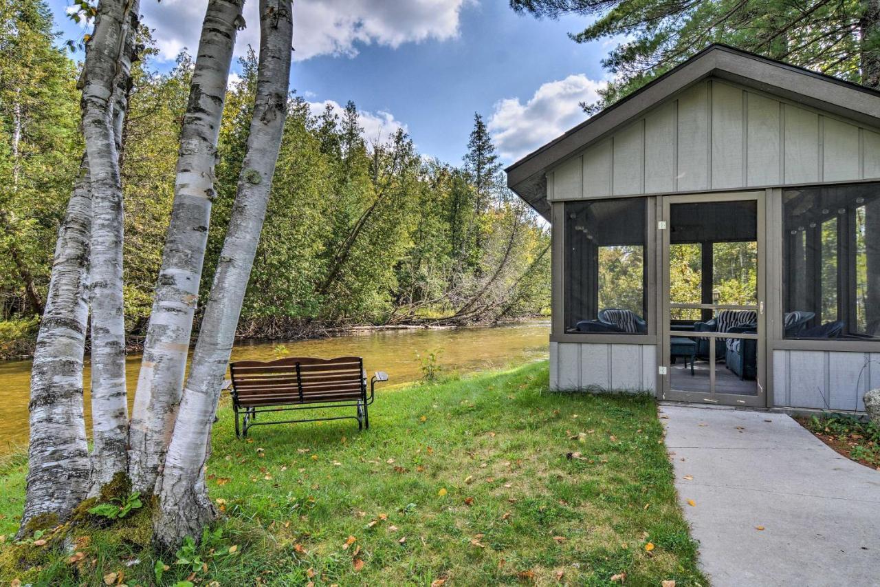 Riverfront Traverse City Cabin Fish, Kayak And Tube Exterior photo