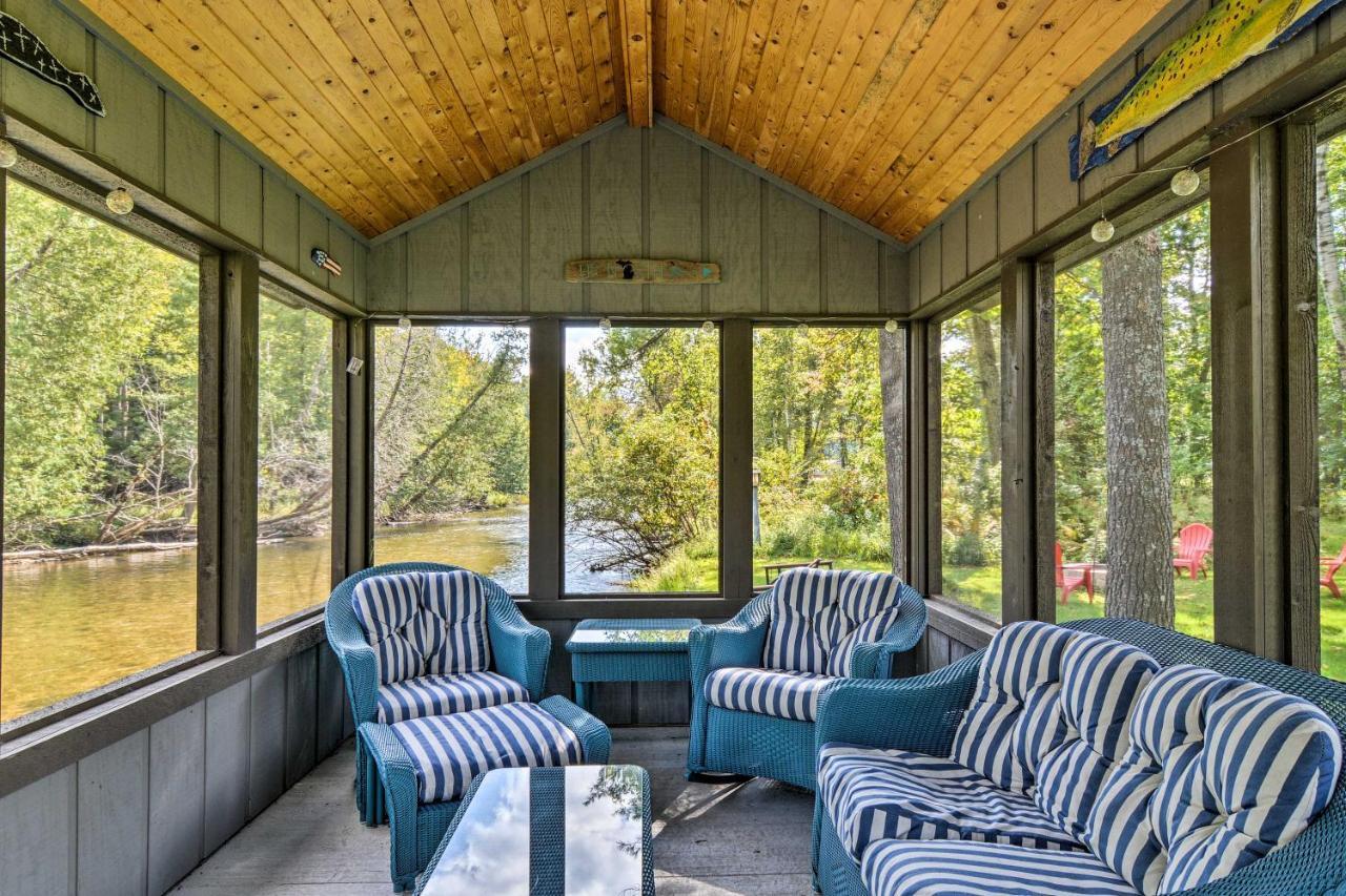 Riverfront Traverse City Cabin Fish, Kayak And Tube Exterior photo